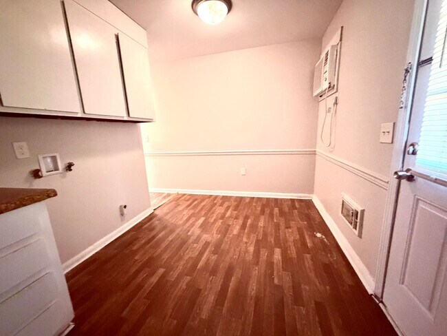 Foto del edificio - 406 Russell Pkwy