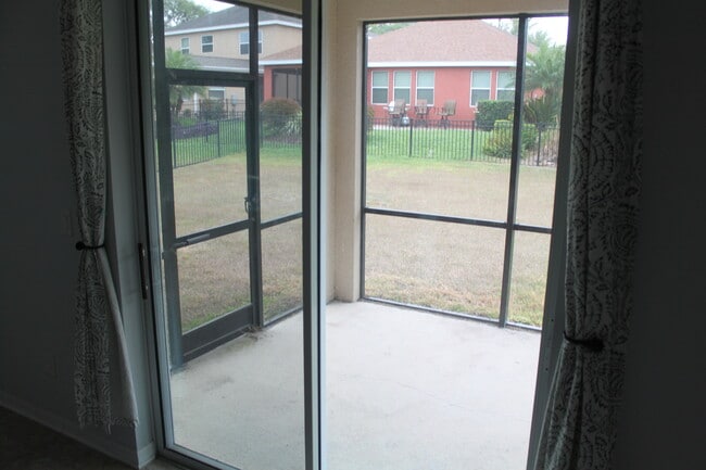 Foto del edificio - 15715 Oakleaf Run Dr