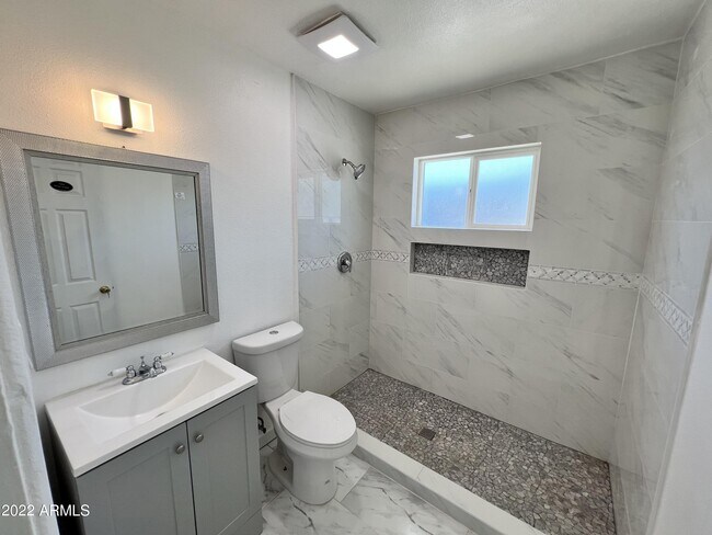 Building Photo - 2630 N 16th St