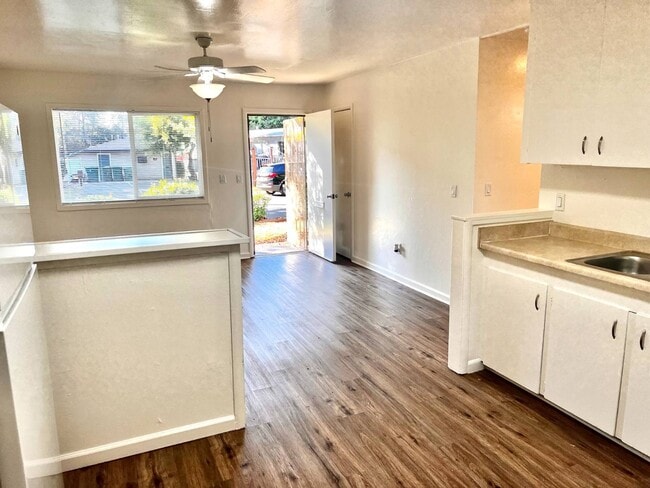 Building Photo - 4160 Oro Ln
