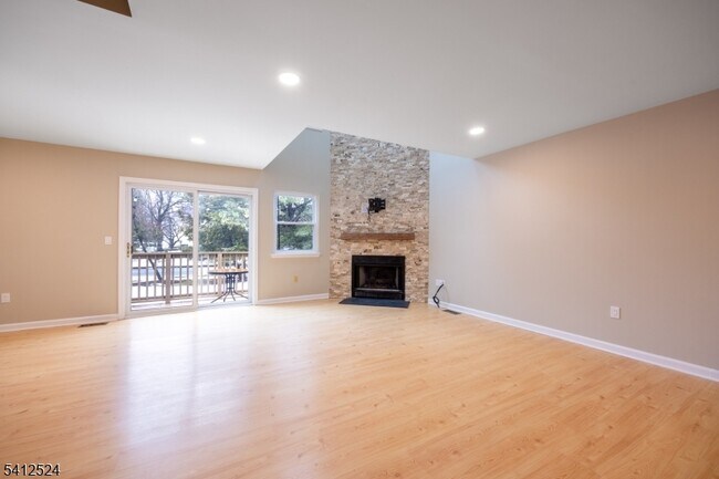 Foto del edificio - 7 Lake Ct