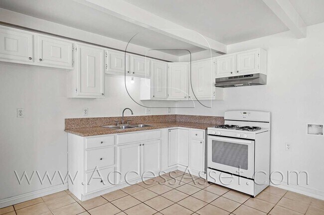 Foto del edificio - Charming Downstairs 2 Bed/1 Bath Unit With...
