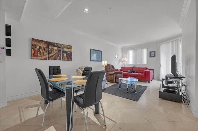 Foto del edificio - Meridian Luxury Condo in Resort Community ...