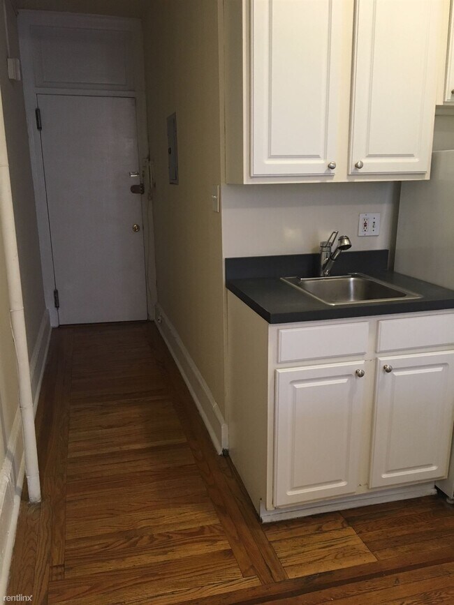 Foto del edificio - 1 br, 1 bath Apartment - 928 Pine Street