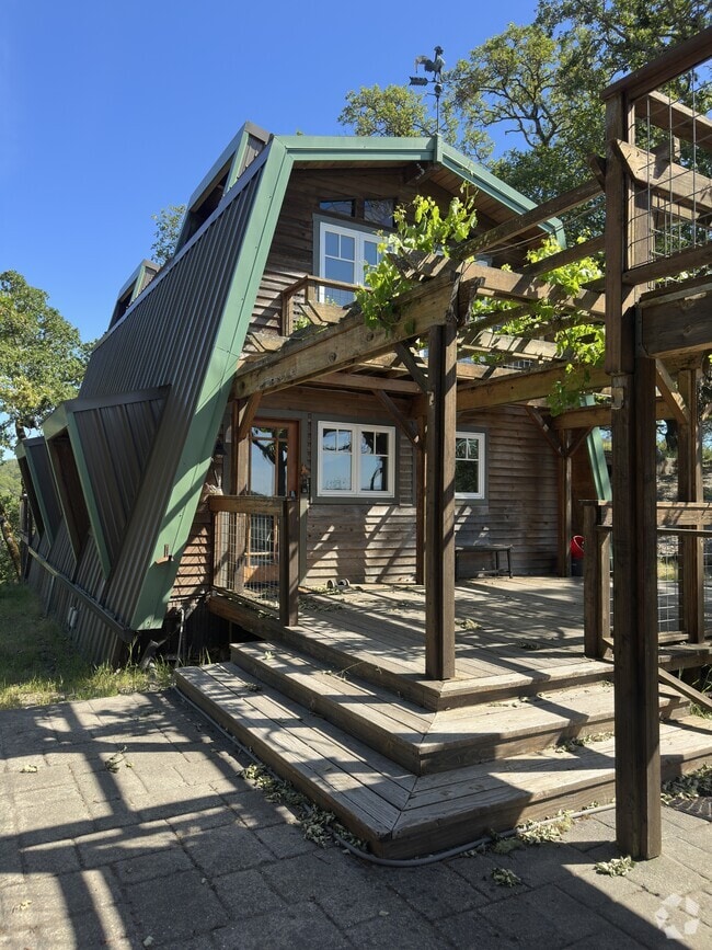 Building Photo - 2770 Leslie Rd