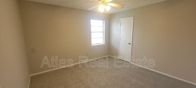 Foto del edificio - 17204-17206 E 48th Terrace S