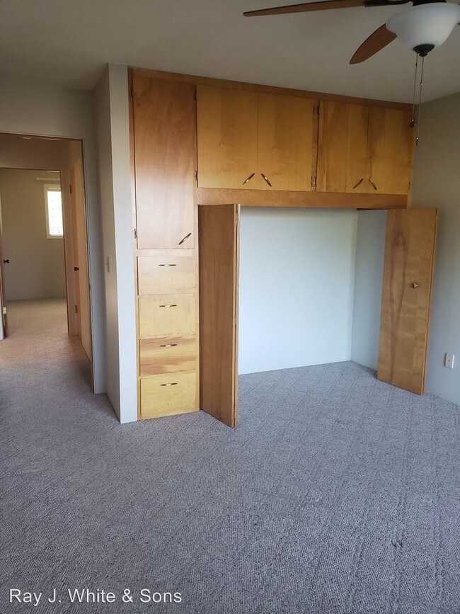 Building Photo - 1425 Buena Vista Dr