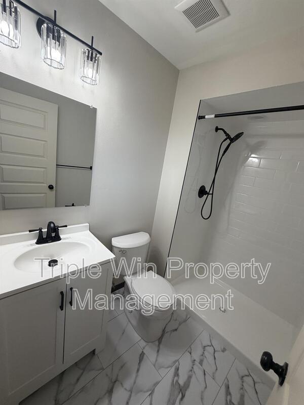 Building Photo - 1688 Knightwood Ln