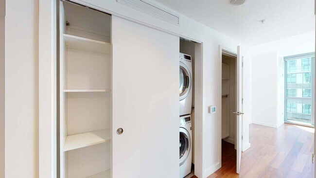 Interior Photo - 399 Fremont