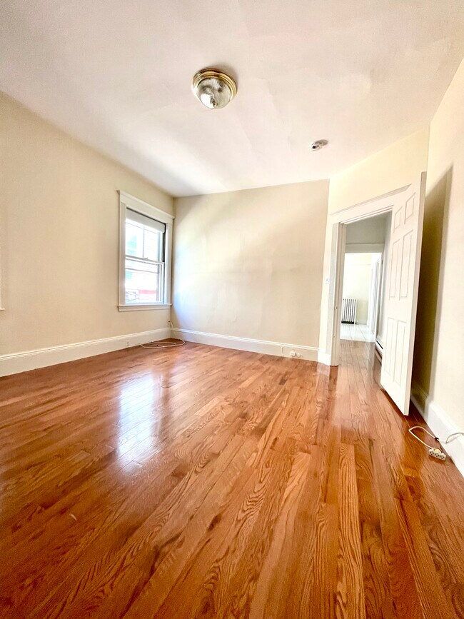 Foto del edificio - 81 College Ave