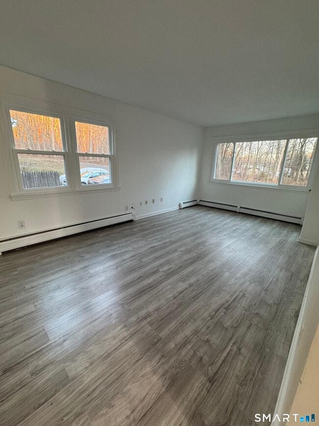 Foto del edificio - 18 W Hills Rd