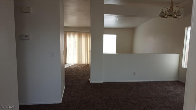 Foto del edificio - 5228 Shasta Daisy St