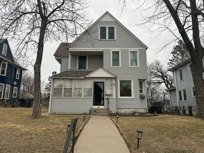 Building Photo - 944 Cromwell Ave