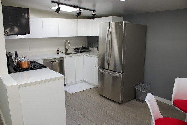 Foto del edificio - 629 Westbourne Dr
