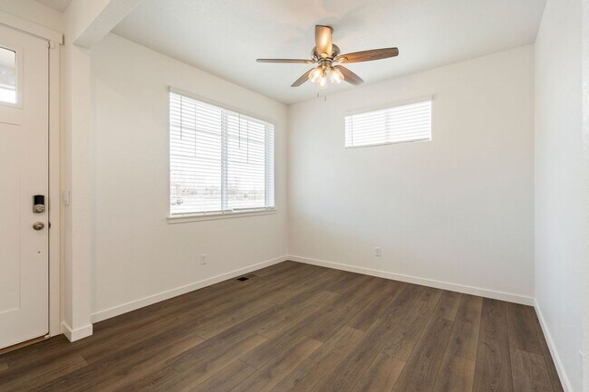 Foto del edificio - Ideally Located Modern 4-Bedroom Home