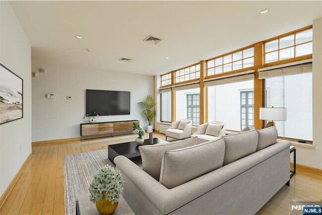 Building Photo - 30 Park Ave