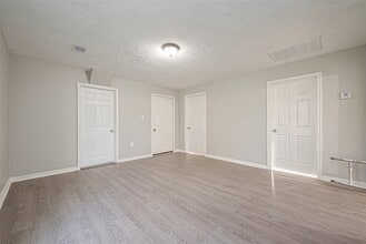 Building Photo - 8304 Darien St