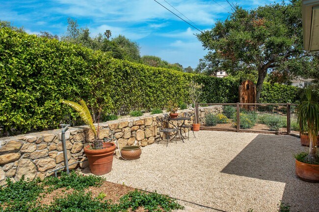 Foto del edificio - 1630 Overlook Ln