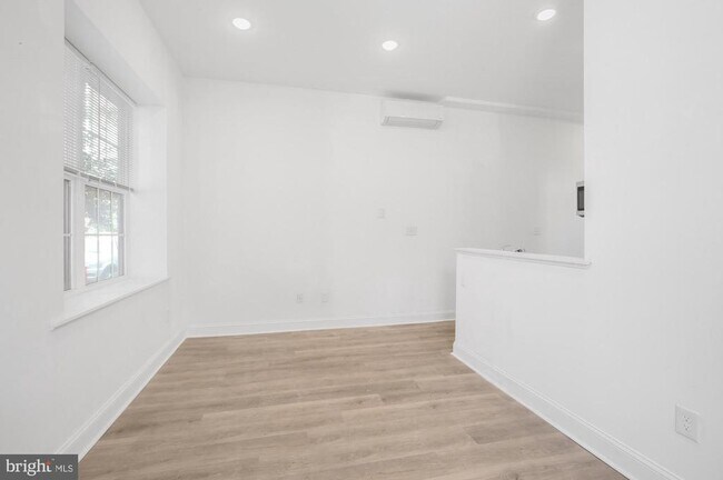 Building Photo - 2046 E Huntingdon St