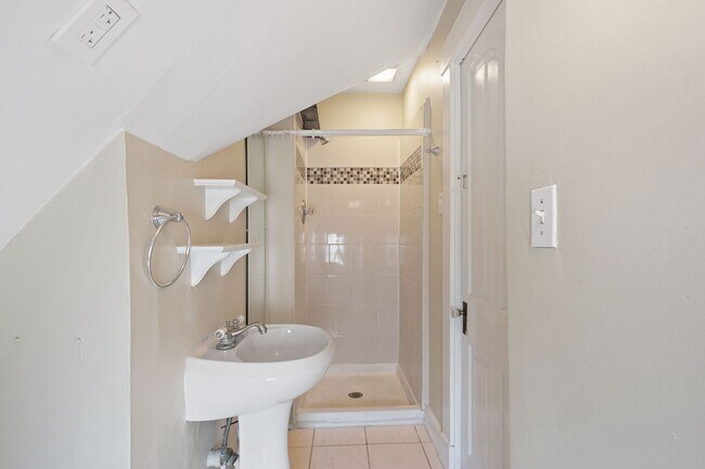 Building Photo - 2549 University Ct