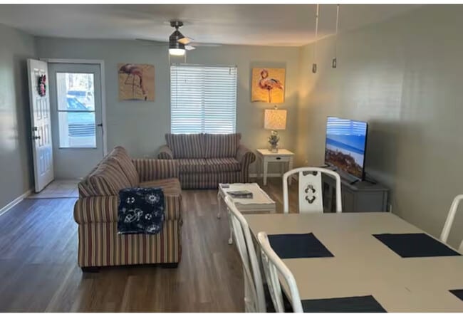 Building Photo - 6211 S Lagoon Dr