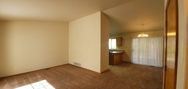 Building Photo - Great 3 Bed/3 Bath in Post Falls!