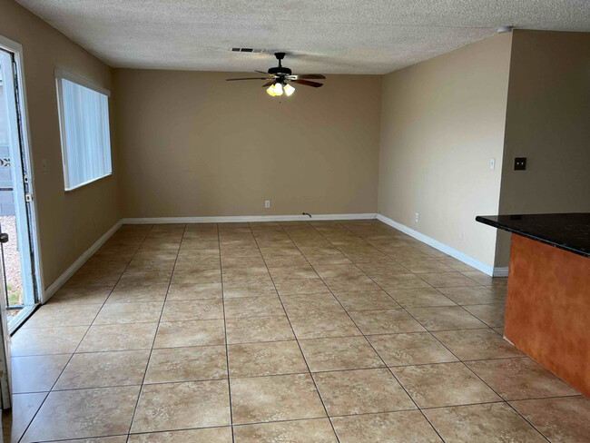Foto del edificio - 1036 Miller Ave