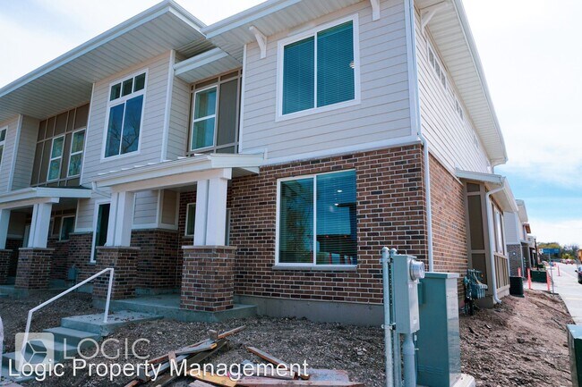 Foto del edificio - 3 br, 2.5 bath House - 5482 W Ace Ct
