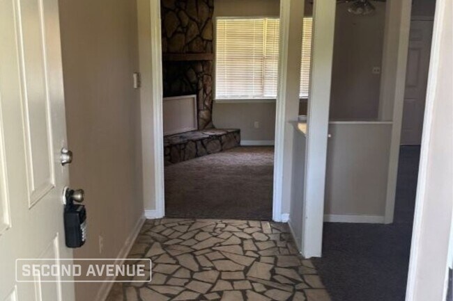 Foto del edificio - 3843 Woodley Rd