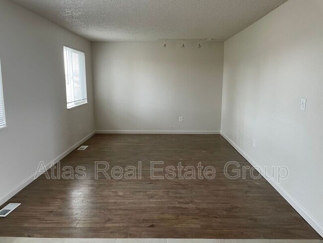 Building Photo - 5160 Deephaven Ct