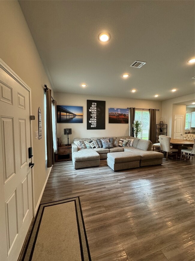 Building Photo - 710 Crystal River