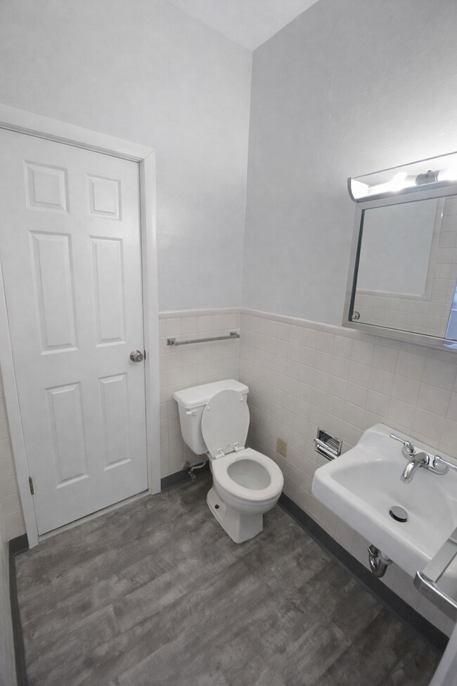 Foto del edificio - DINKYTOWN- Amazing Location! Affordable 6 Bedroom House for Sept Move In