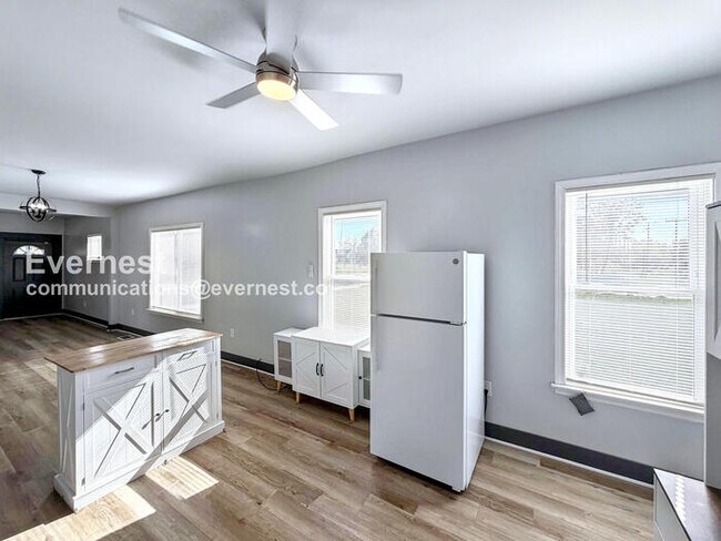 Foto del edificio - 6073 Linwood St