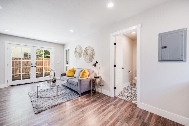 Área de estudio/sala de estar - 1459 Hervey Ln