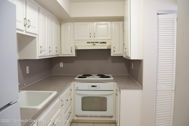 Foto del edificio - 326 Sawmill Rd