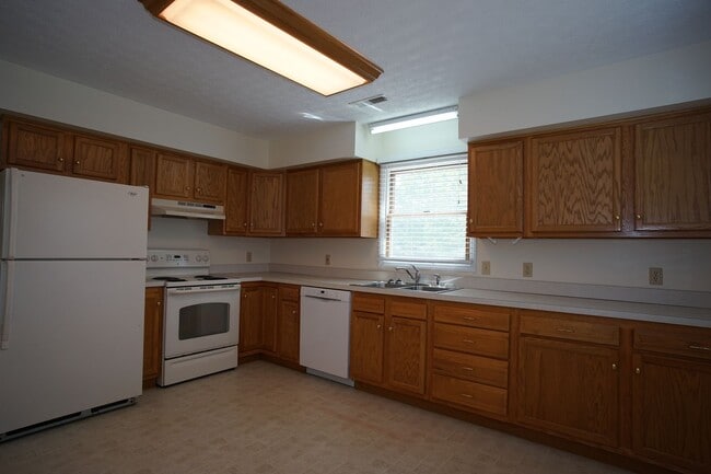 Building Photo - Pickett 485