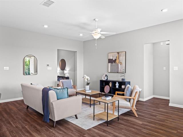 Building Photo - 2219 Primrose Trl
