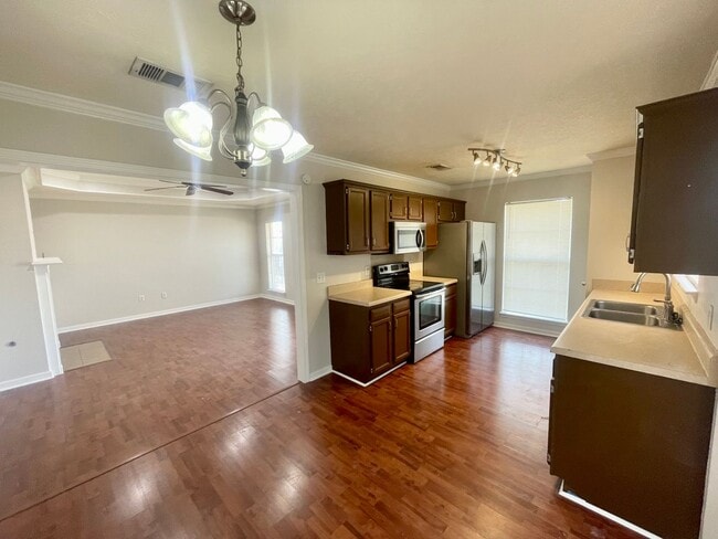 Building Photo - 3 Bedroom/2 bathroom in Pearl for Rent!