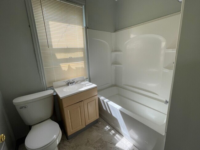 Bathroom - 4423 Brown St