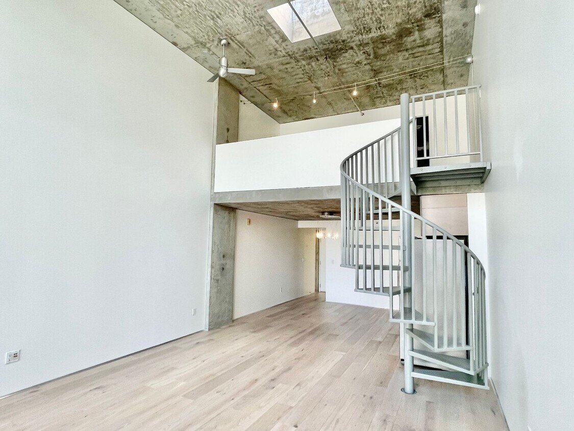 Primary Photo - 2 Level Penthouse Loft! 1BR + Office/1.5BA...