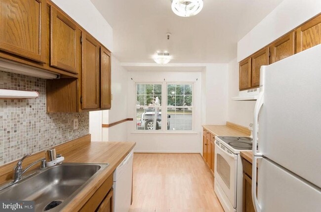 Building Photo - 7607 Lee Landing Dr