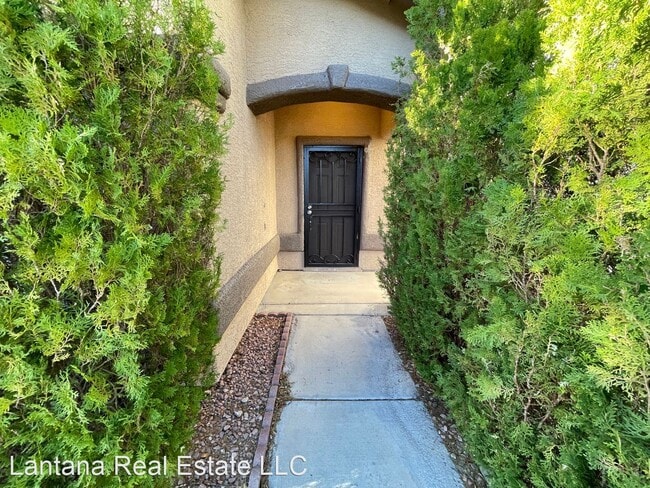 Building Photo - 3 br, 2 bath House - 1406 Red Sunset Ave.