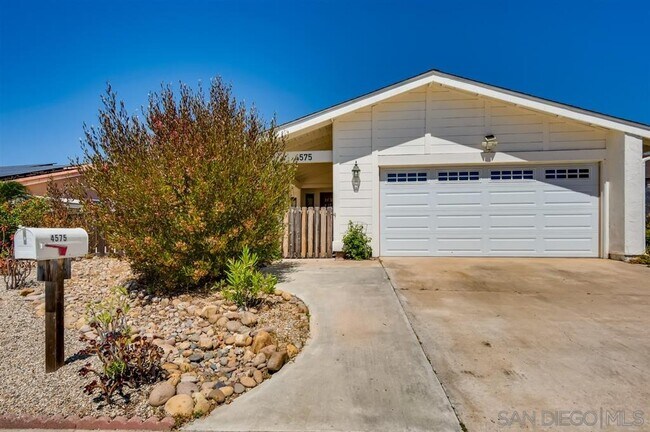 Building Photo - 4575 La Cuenta Dr