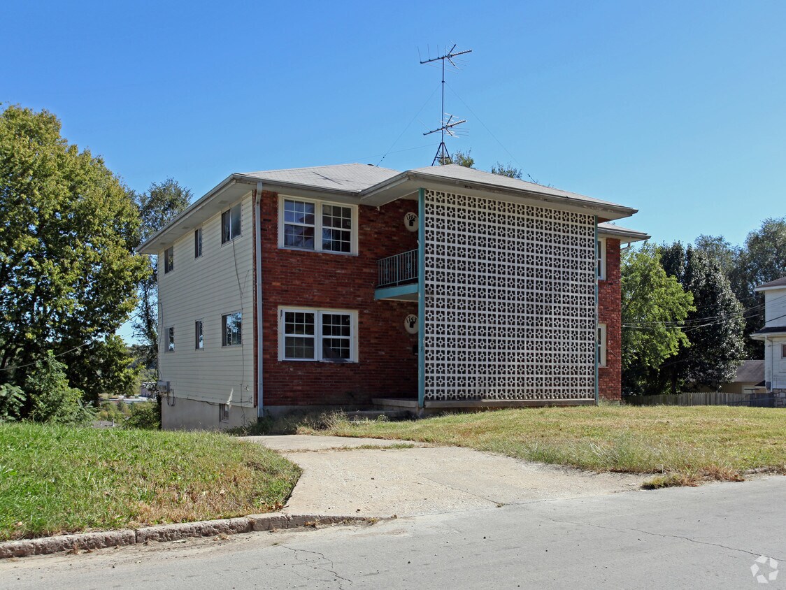 Primary Photo - 1743 Winchester Ave