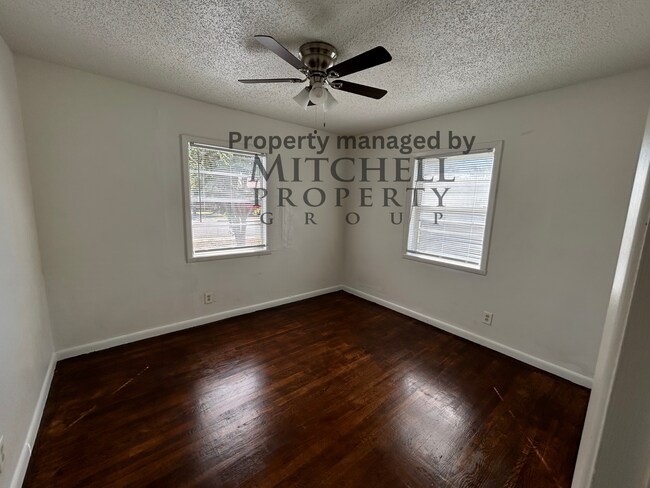 Foto del edificio - 2/1/1 with 2 carports and covered patio!