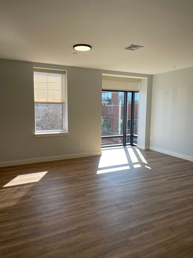 Building Photo - 21 Summer St