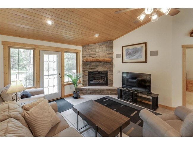 Foto del edificio - 35754 Pine Terrace Rd - Heartwood Homes