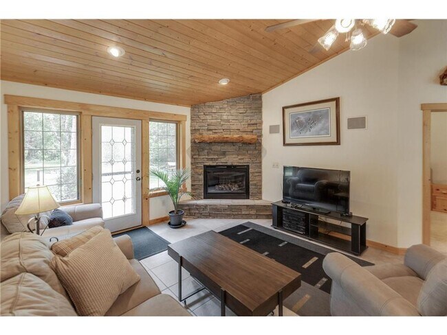 Building Photo - 35754 Pine Terrace Rd - Heartwood Homes