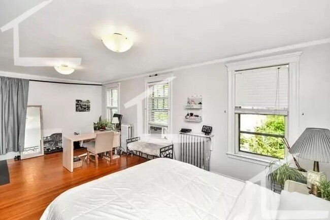 Foto del edificio - HOT BROOKLINE LISTING!!!!!