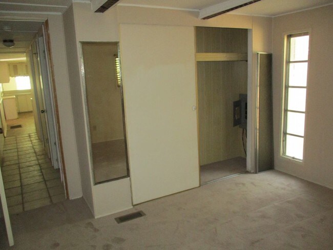 Building Photo - 19629 NW CR 235 A PENDING LEASE